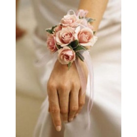 Браслет невесты из кустовых роз №1